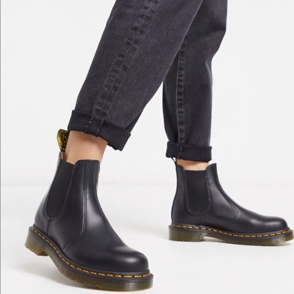 dr martens 2976 chelsea boots womens